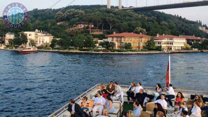 Istanbul Boat tour7