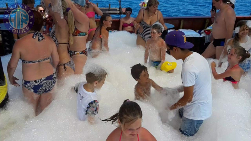 Kemer party boat4