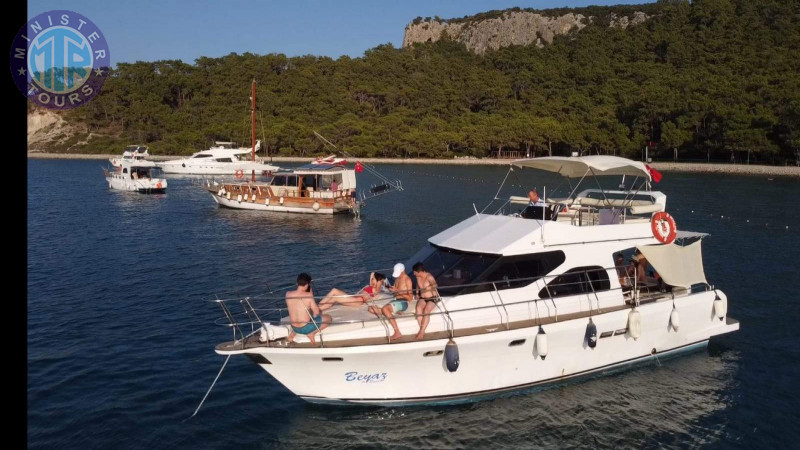 Private boat hire in Camyuva4