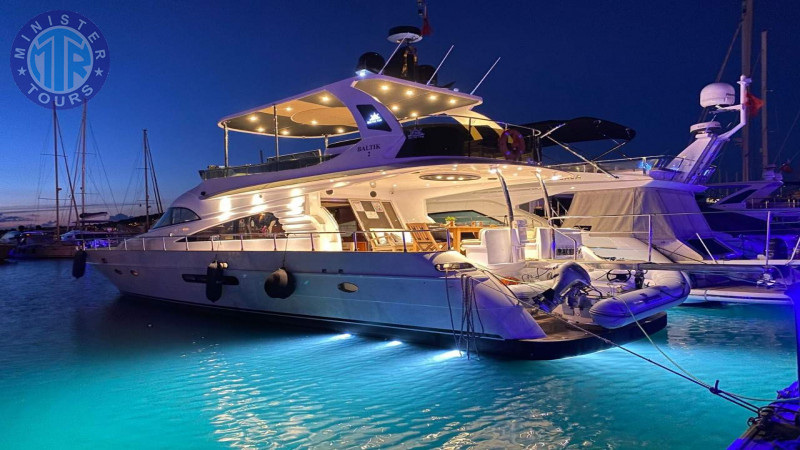 Private yacht in Istanbul1