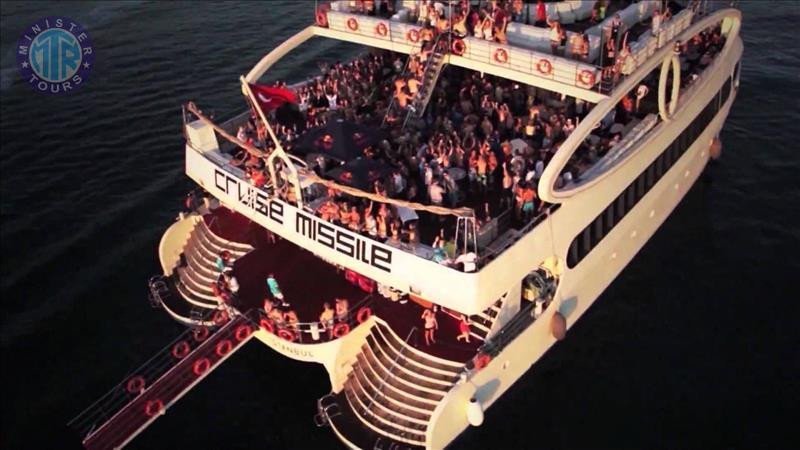 Night party boat in Antalya1