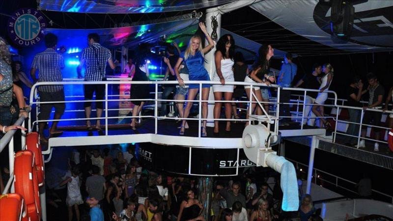 Night party boat in Kundu9