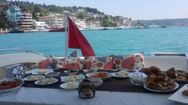 Bosphorus breakfast cruise1